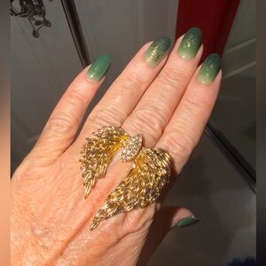Elegant Gold Winged Ring